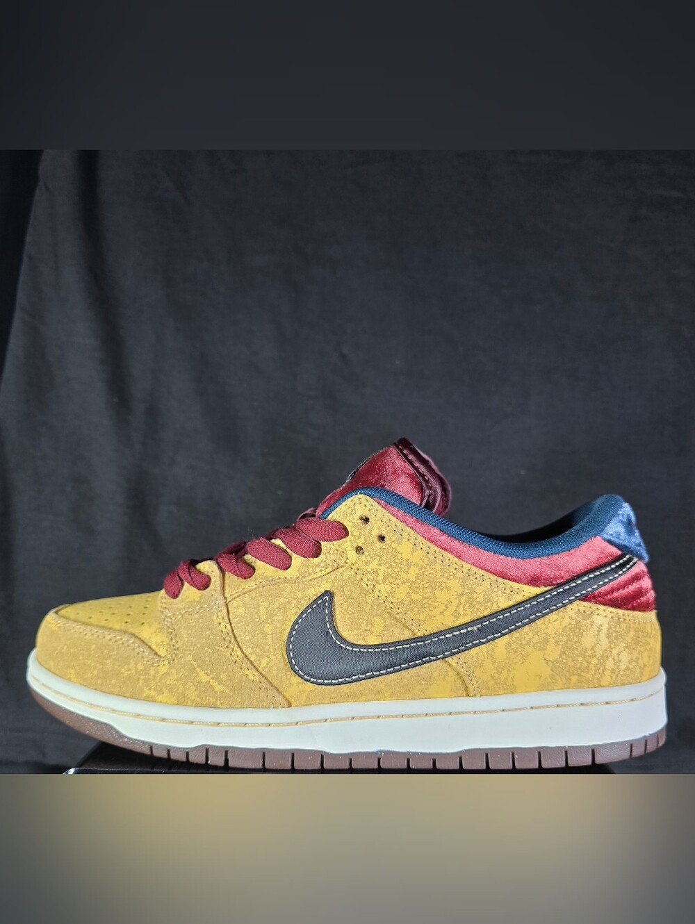 💎SOLD💎Nike SB Dunk Low Pro 'City Of Cinema' FZ1278-200 8 Men/9.5 Women - Picture 8 of 13